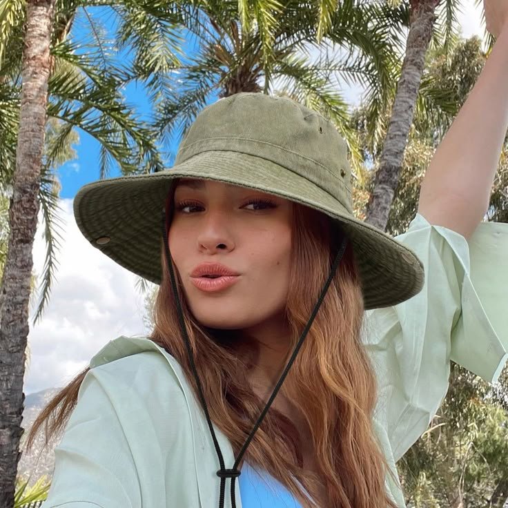 Which Safari Bucket Hats Are Waterproof and Durable?